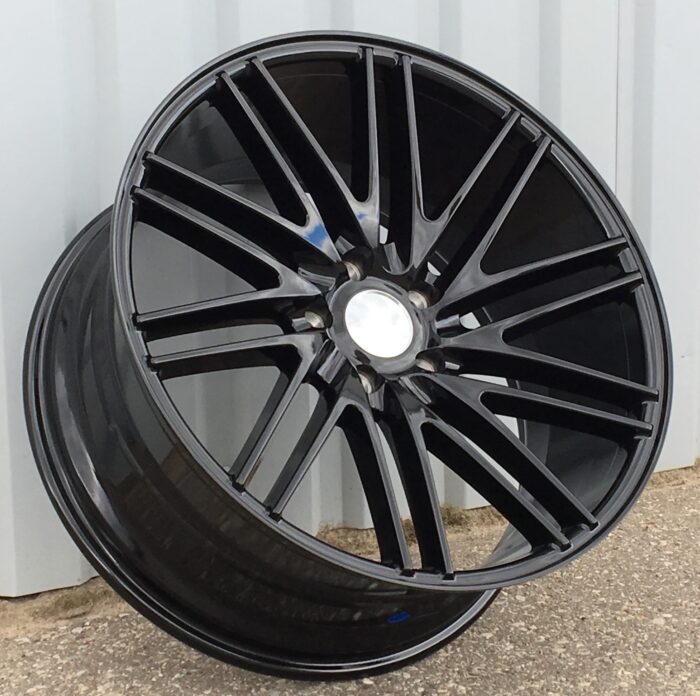 R20x8.5 5X120 ET 33 72.6 LU579 (M+6L) Black (BL) For RACIN